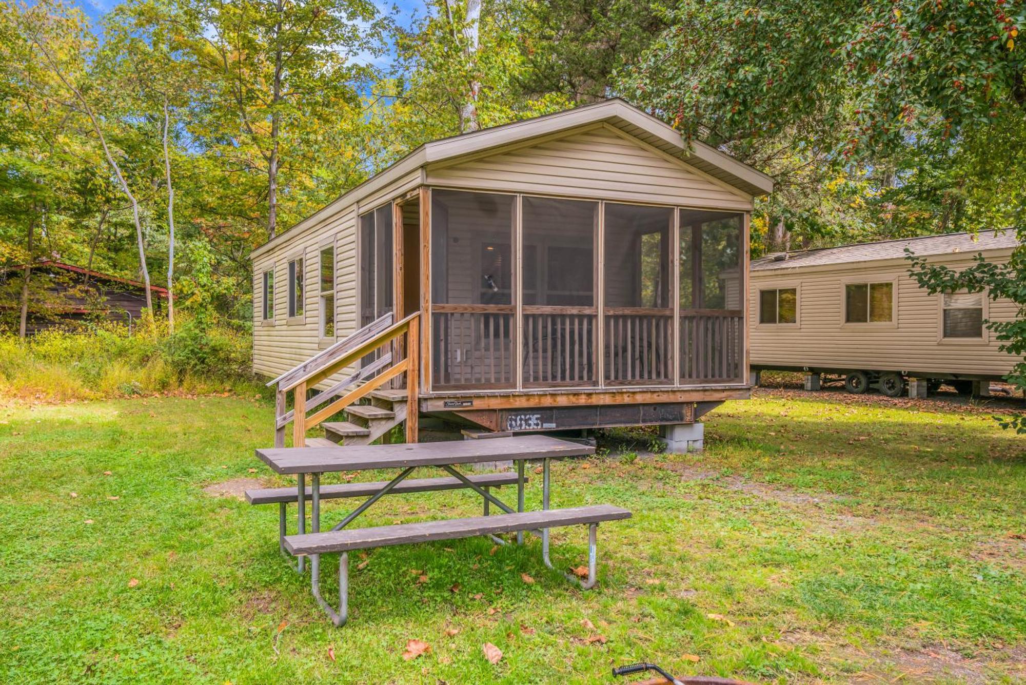 Rondout Valley Camping Resort Deluxe Park Model 11 Accord Bilik gambar